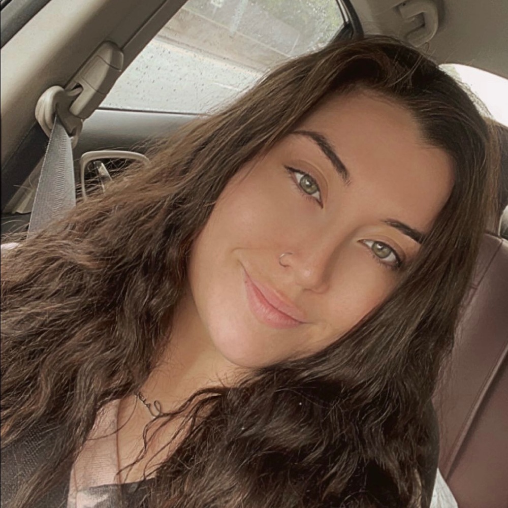 Meet your Posher, Caitlin